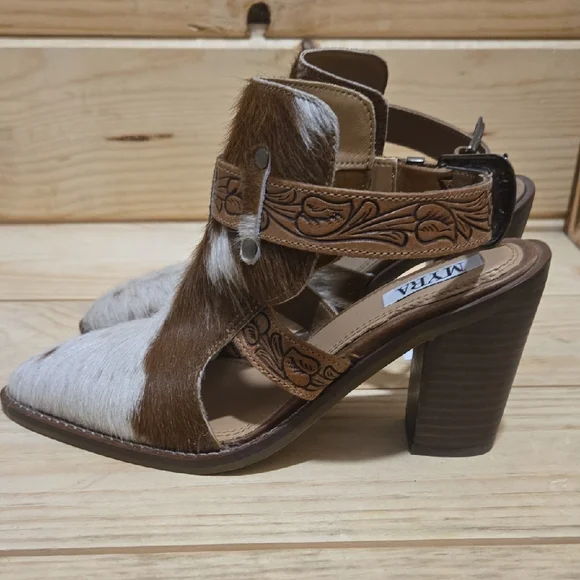 Myra Bag Tan and Cream Ankle Booties - Picture 2 of 7